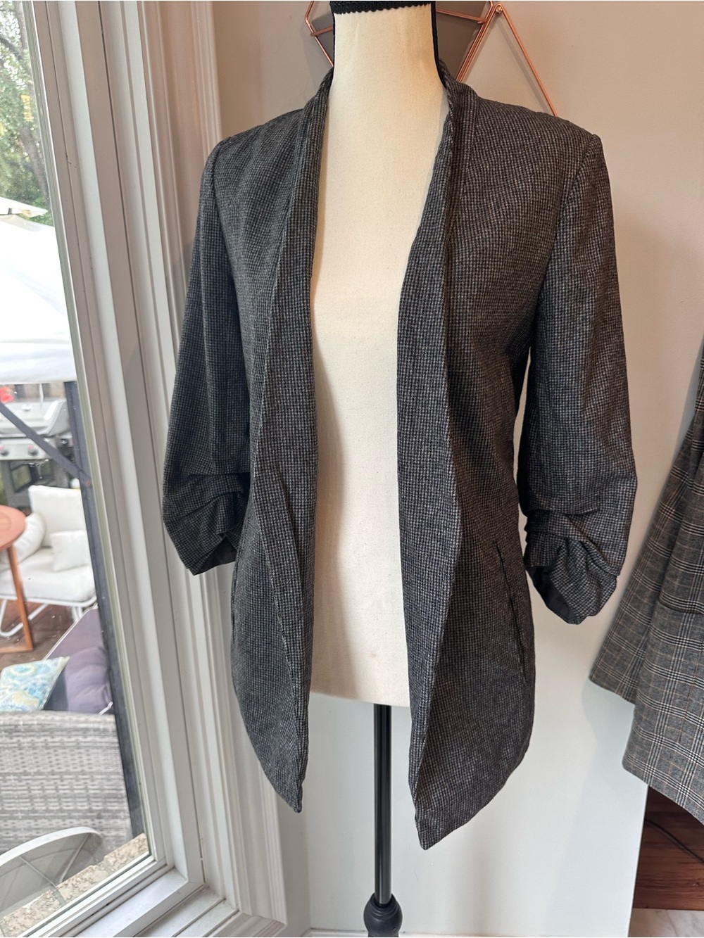 BABATON Cashmere Wool Blend Aritzia Power Blazer Jacket Gray Black Plaid Size 2